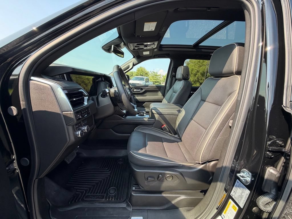 Used 2025 GMC Yukon XL Elevation AWD/4WD image 2