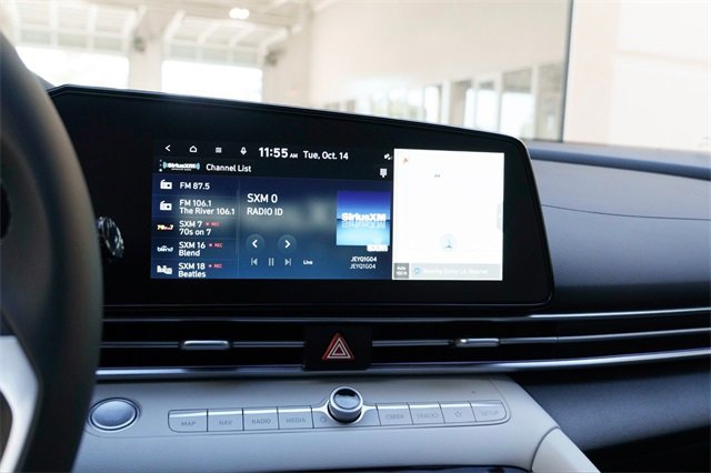 Certified 2025 Hyundai Elantra Limited image 16