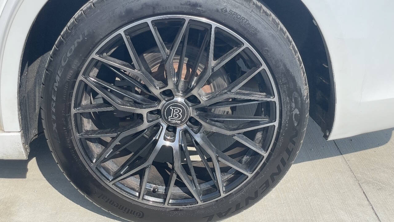 Used 2011 Chrysler 300 Limited RWD image 29