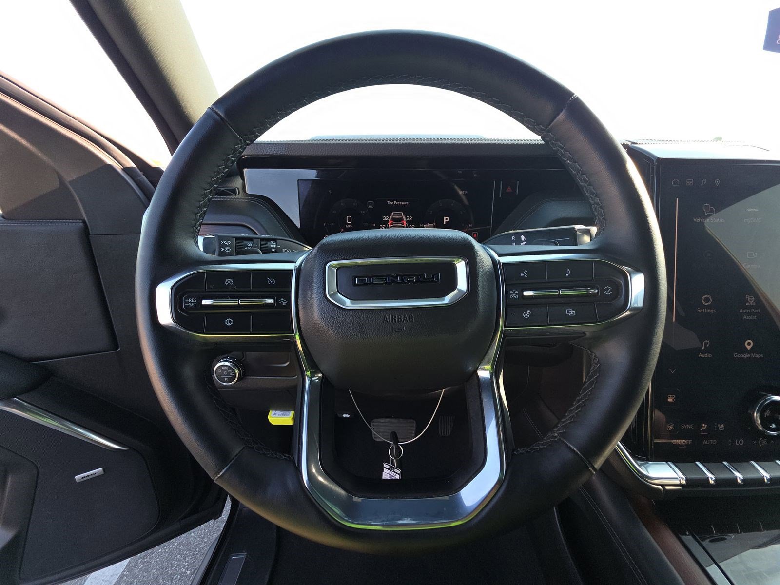 Used 2025 GMC Yukon Denali AWD/4WD image 8
