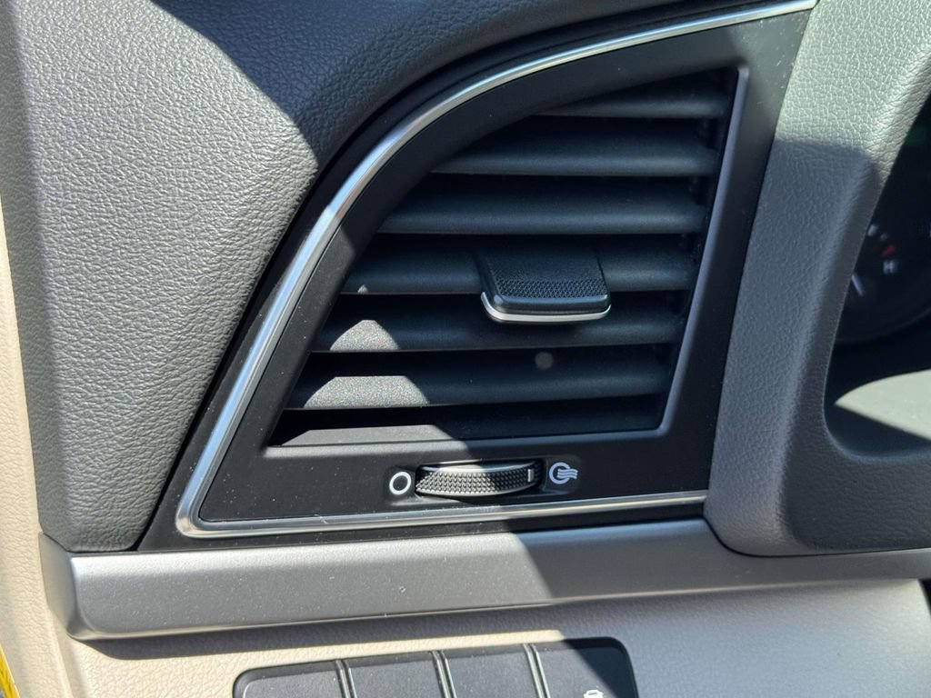 Used 2017 Hyundai Elantra SE FWD image 18
