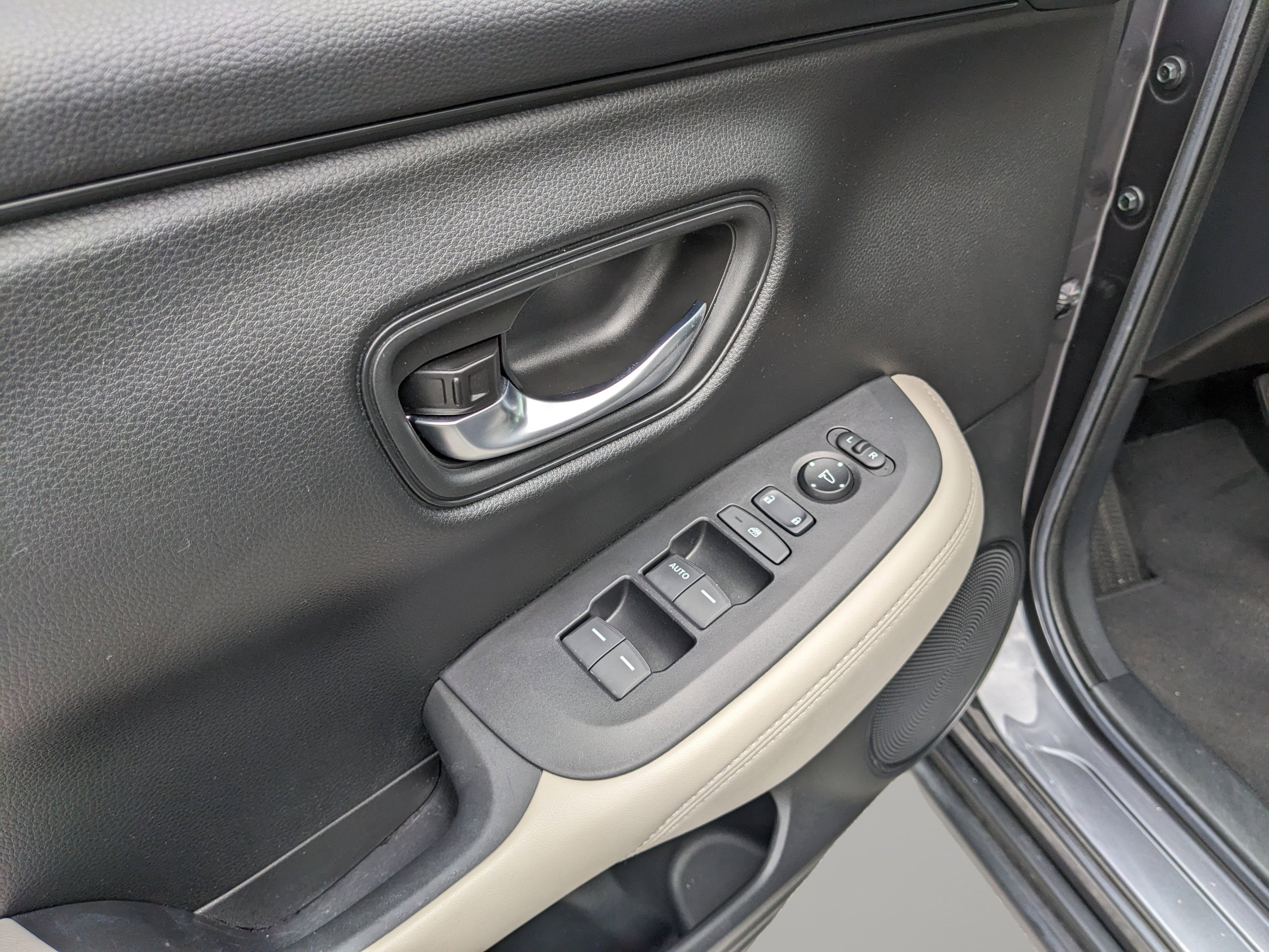 Used 2023 Honda HR-V LX image 18