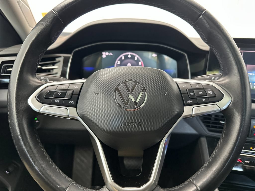 Used 2025 Volkswagen Jetta SE FWD image 21