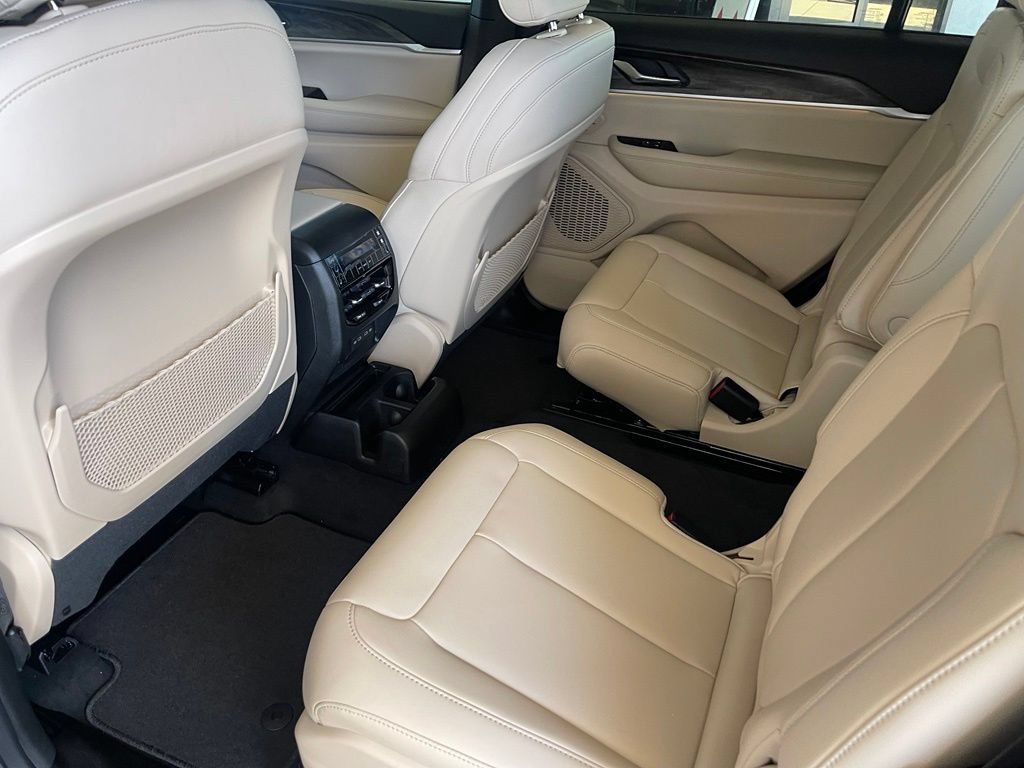 New 2026 Jeep Grand Cherokee L Limited w/ Limited Altitude Package AWD/4WD image 8