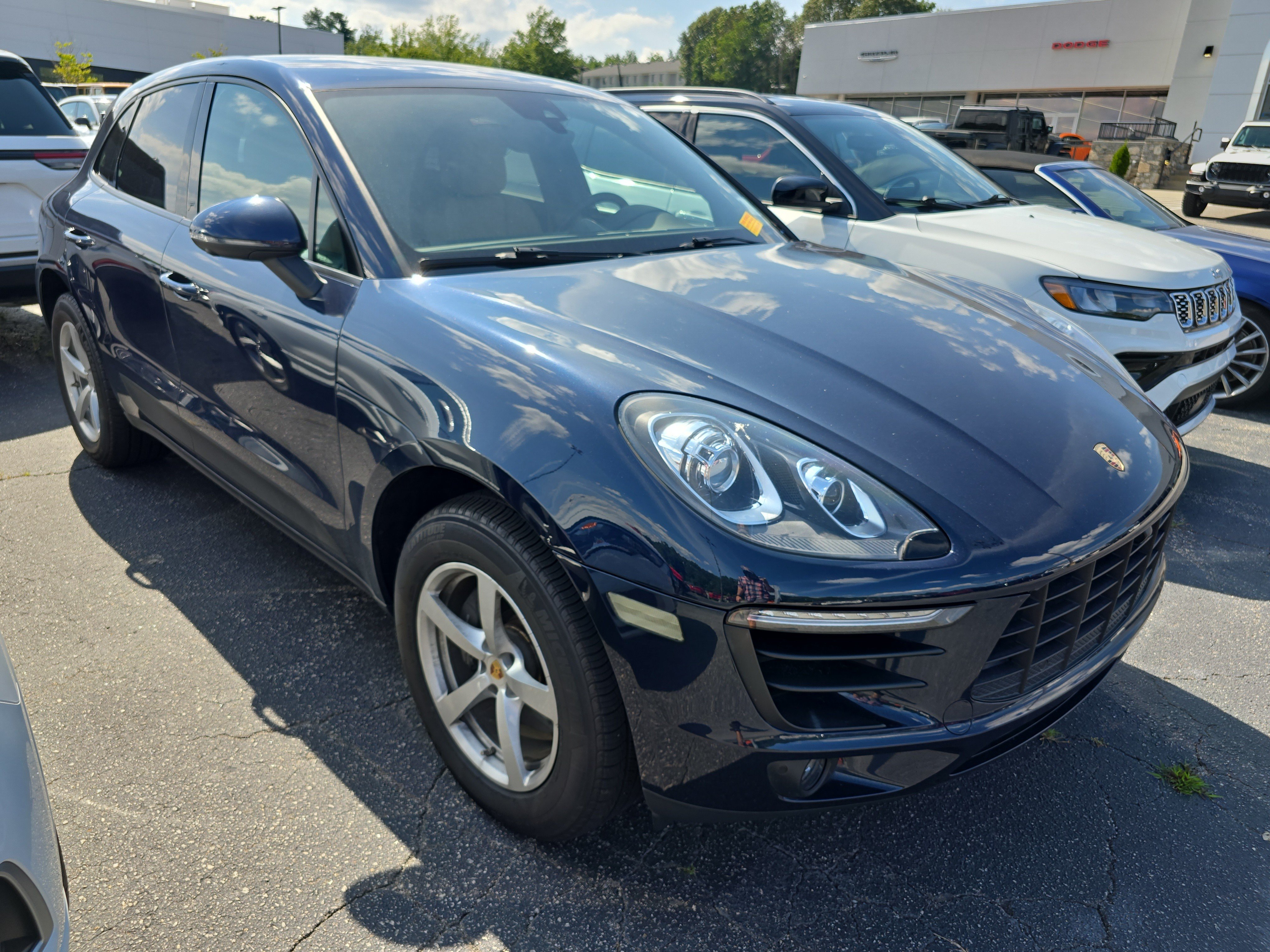 Used 2018 Porsche Macan AWD/4WD image 1