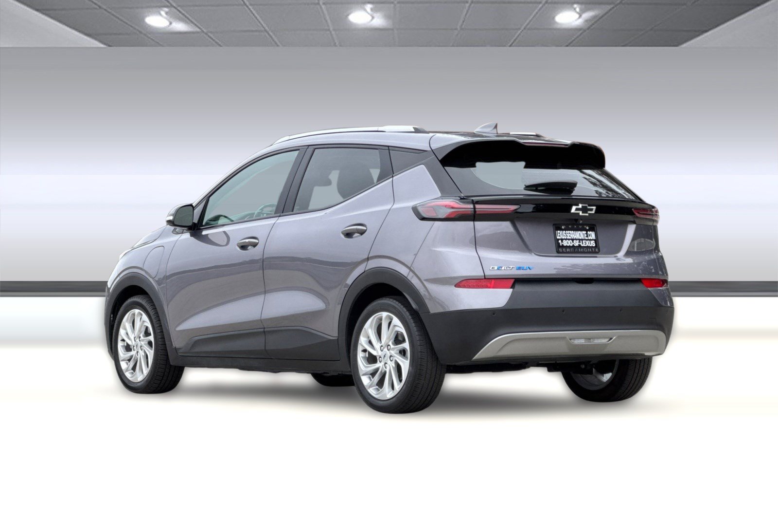 Used 2023 Chevrolet Bolt EUV LT w/ Comfort Package FWD image 3