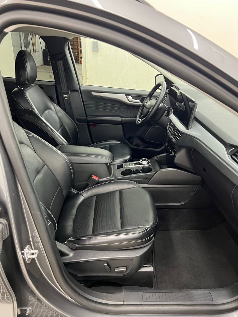 Used 2024 Ford Escape Platinum image 7