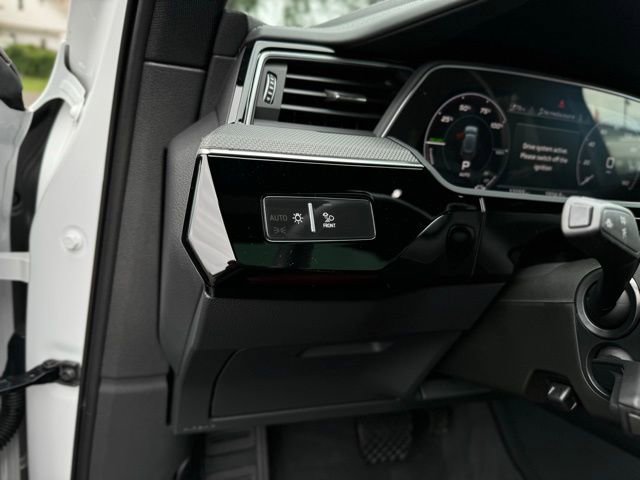 Used 2023 Audi e-tron S Prestige image 16