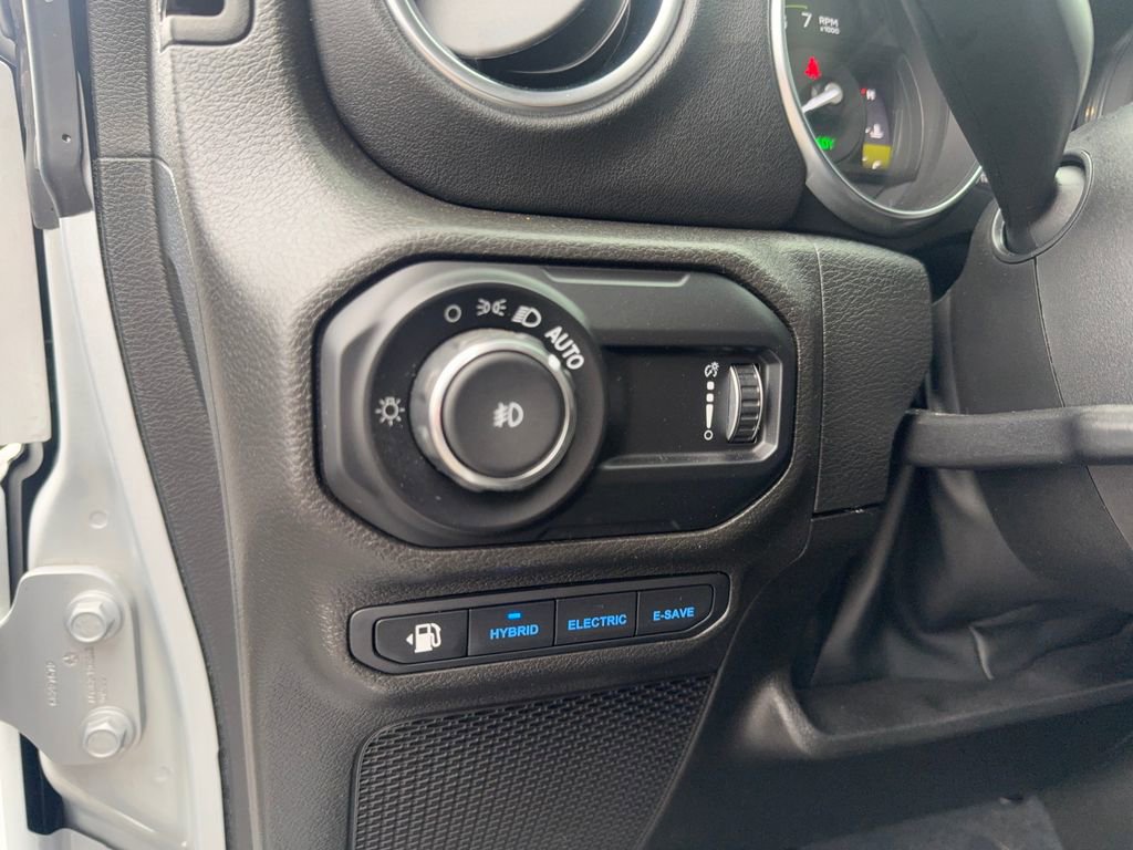 Used 2023 Jeep Wrangler Unlimited Sahara image 13