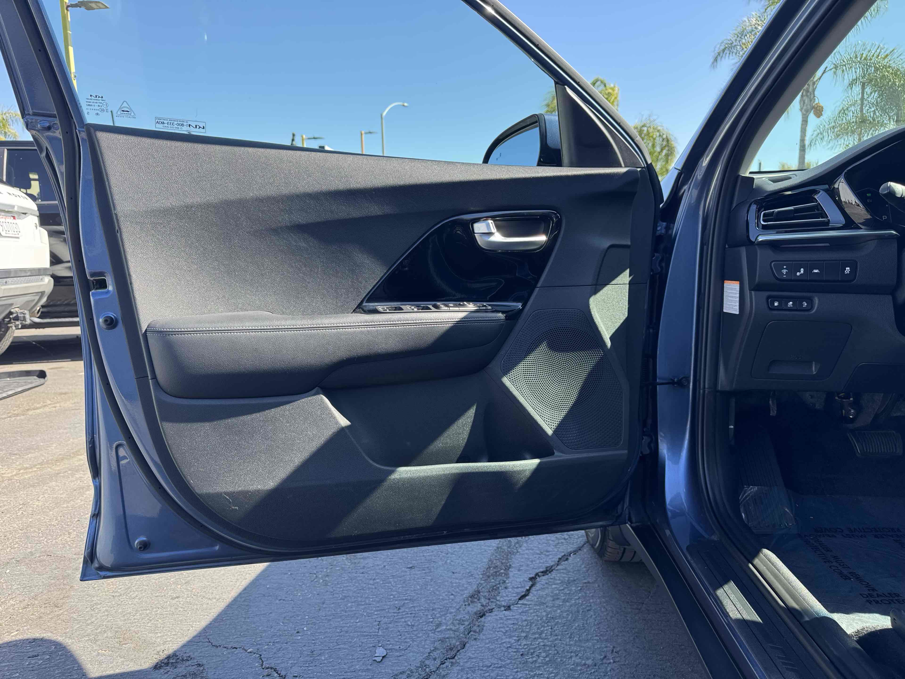 Used 2022 Kia Niro EX FWD image 14