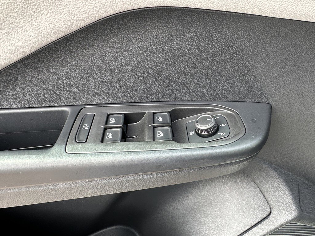 New 2025 Volkswagen Taos SEL image 19