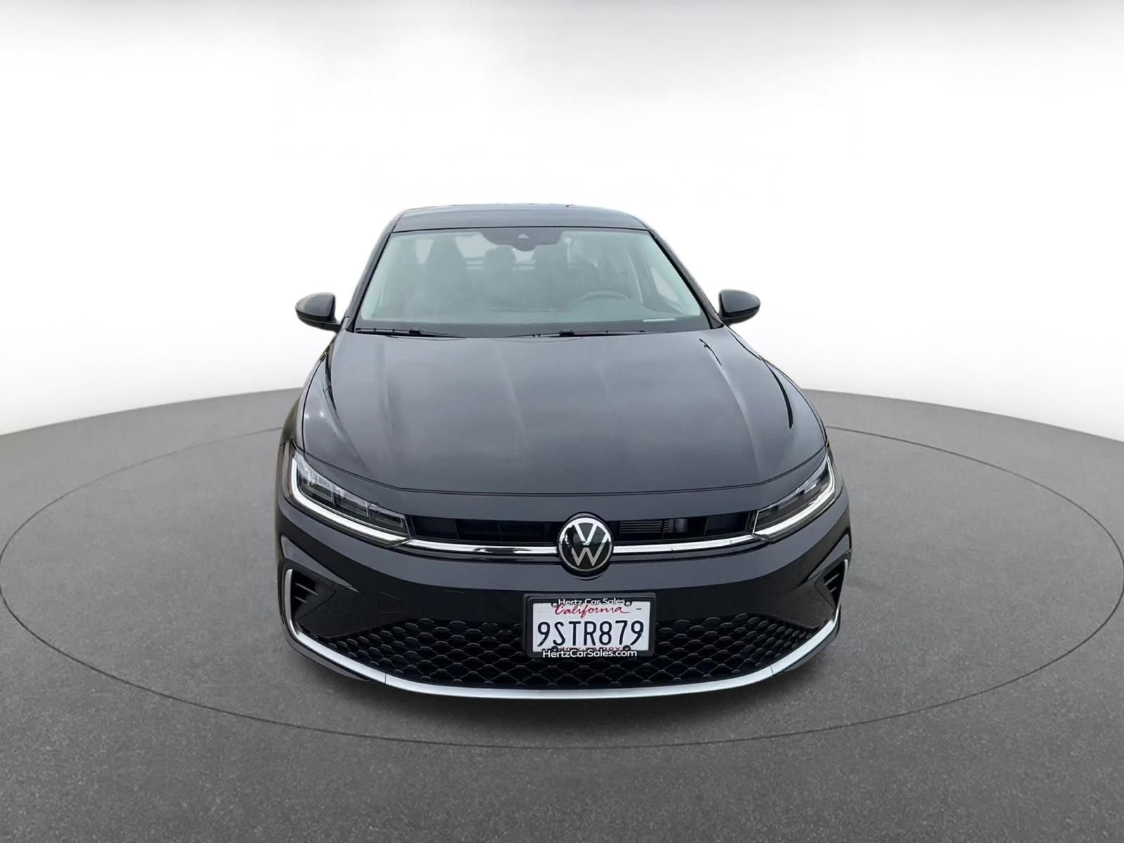 Used 2025 Volkswagen Jetta SE image 4