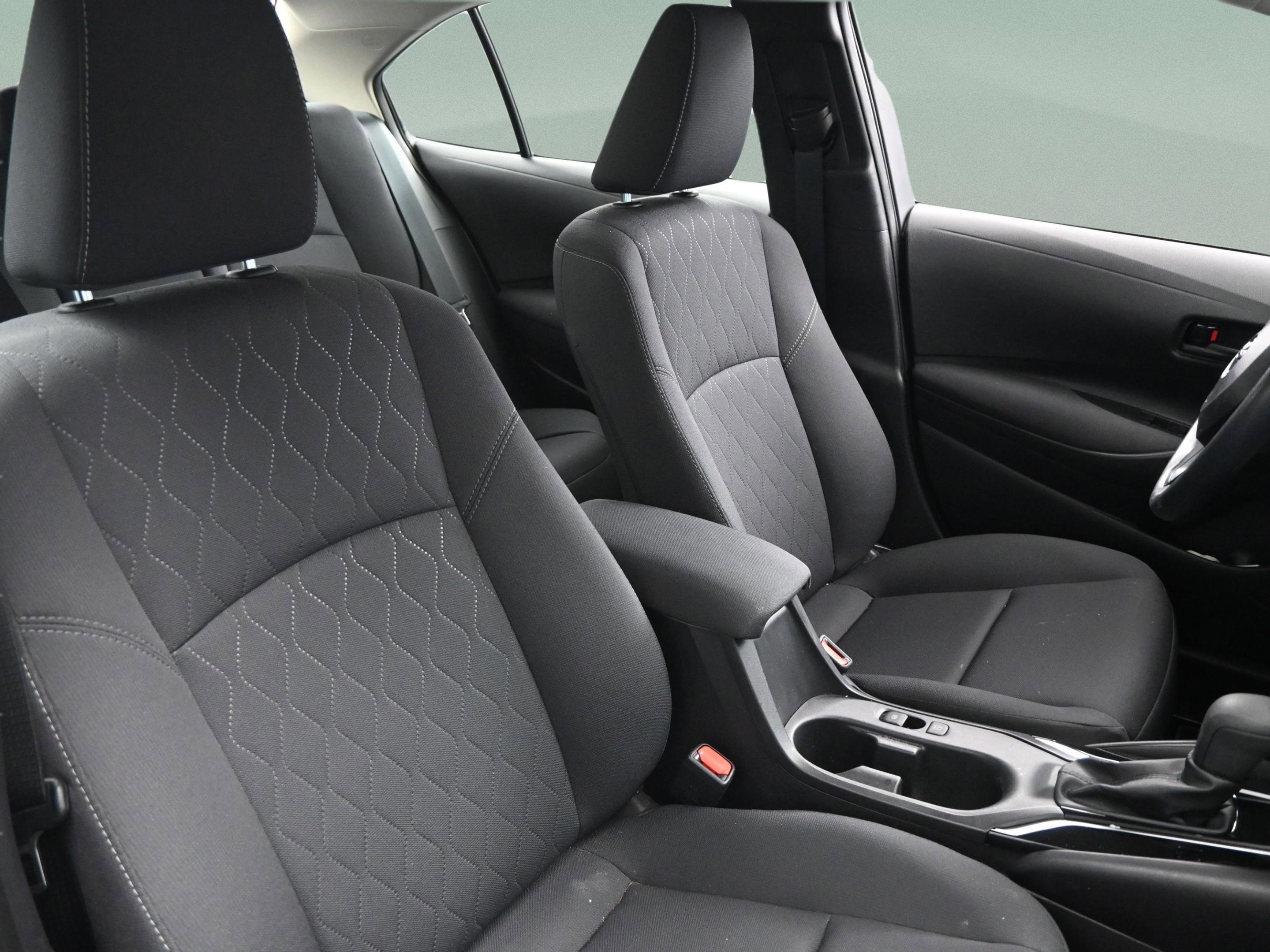 Used 2025 Toyota Corolla LE image 36