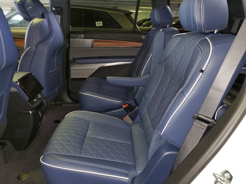 New 2026 Cadillac Vistiq Premium Luxury w/ LPO, Floor Liner Package image 11