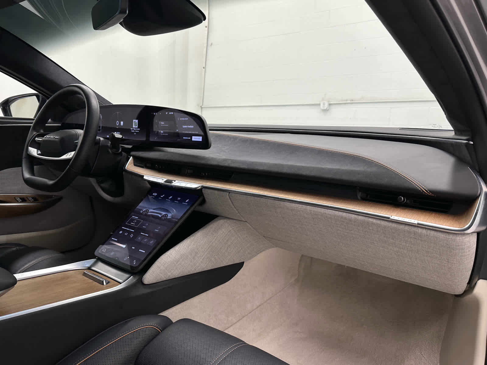 Used 2023 Lucid Air Grand Touring image 16