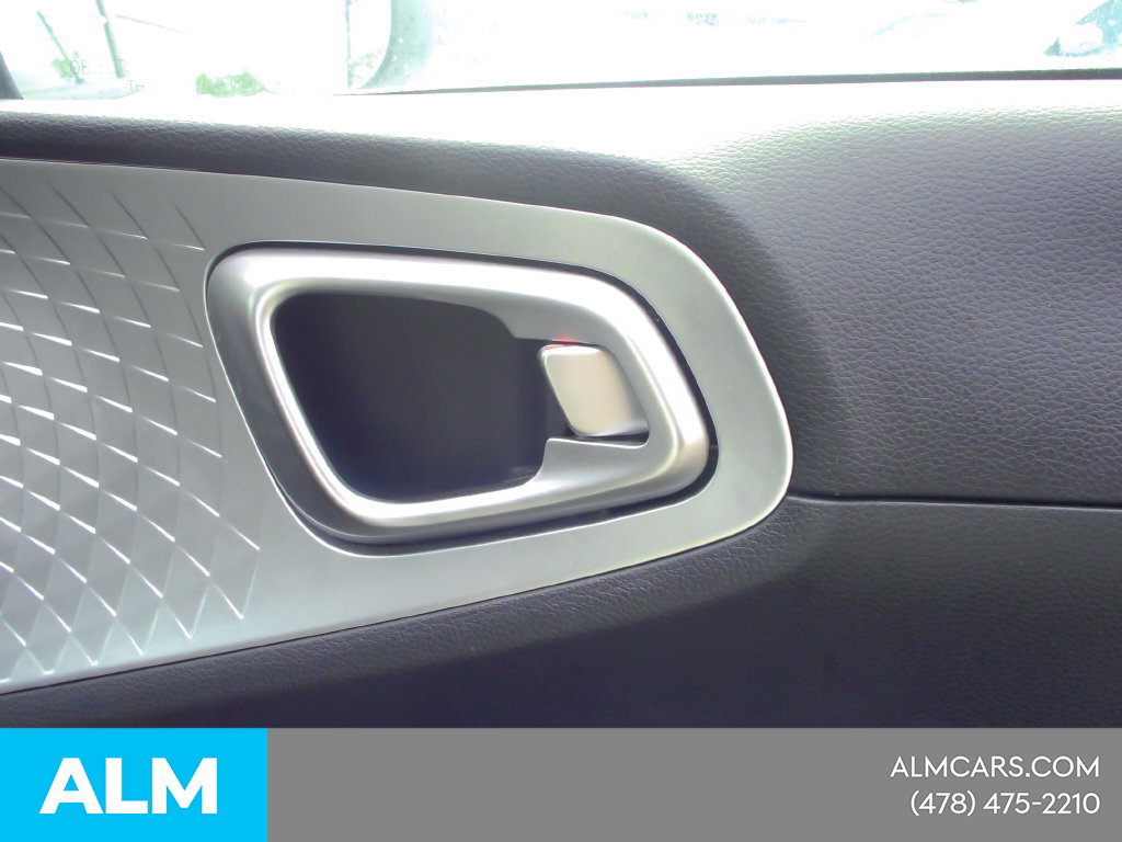 Used 2025 Kia Soul LX w/ LX Technology Package FWD image 25