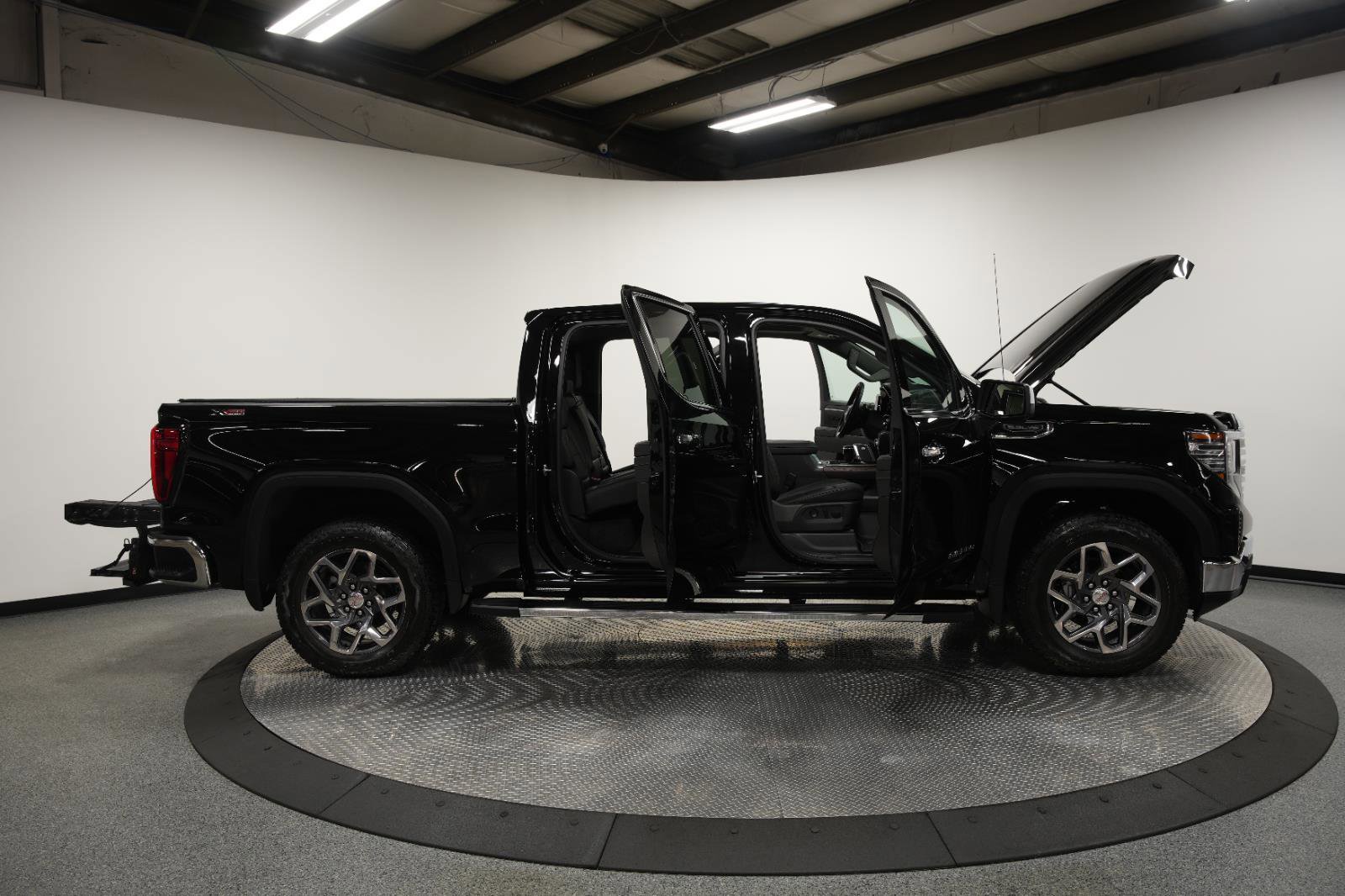 Used 2026 GMC Sierra 1500 SLT w/ SLT Premium Plus Package image 9