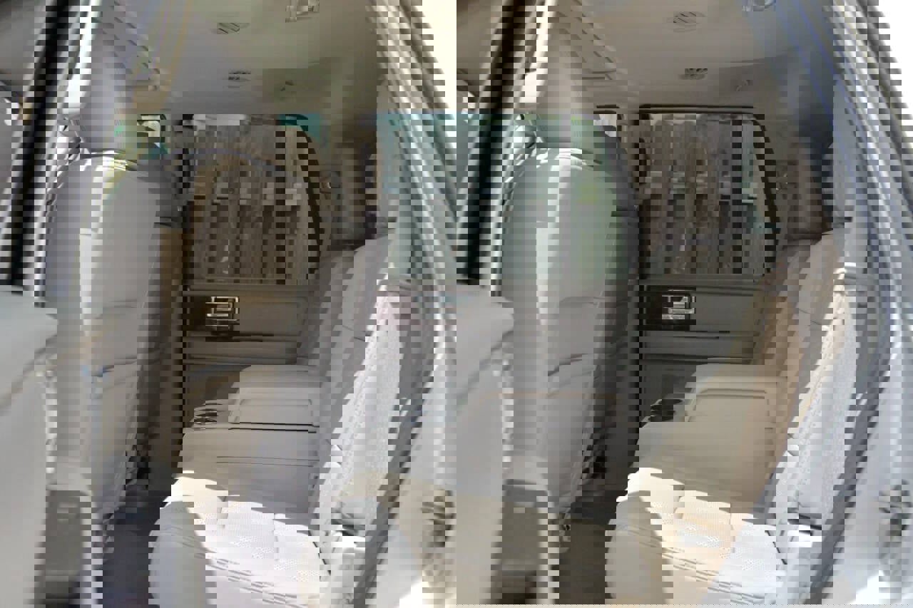 Used 2014 Lincoln Navigator Base 4x2 4dr SUV image 14