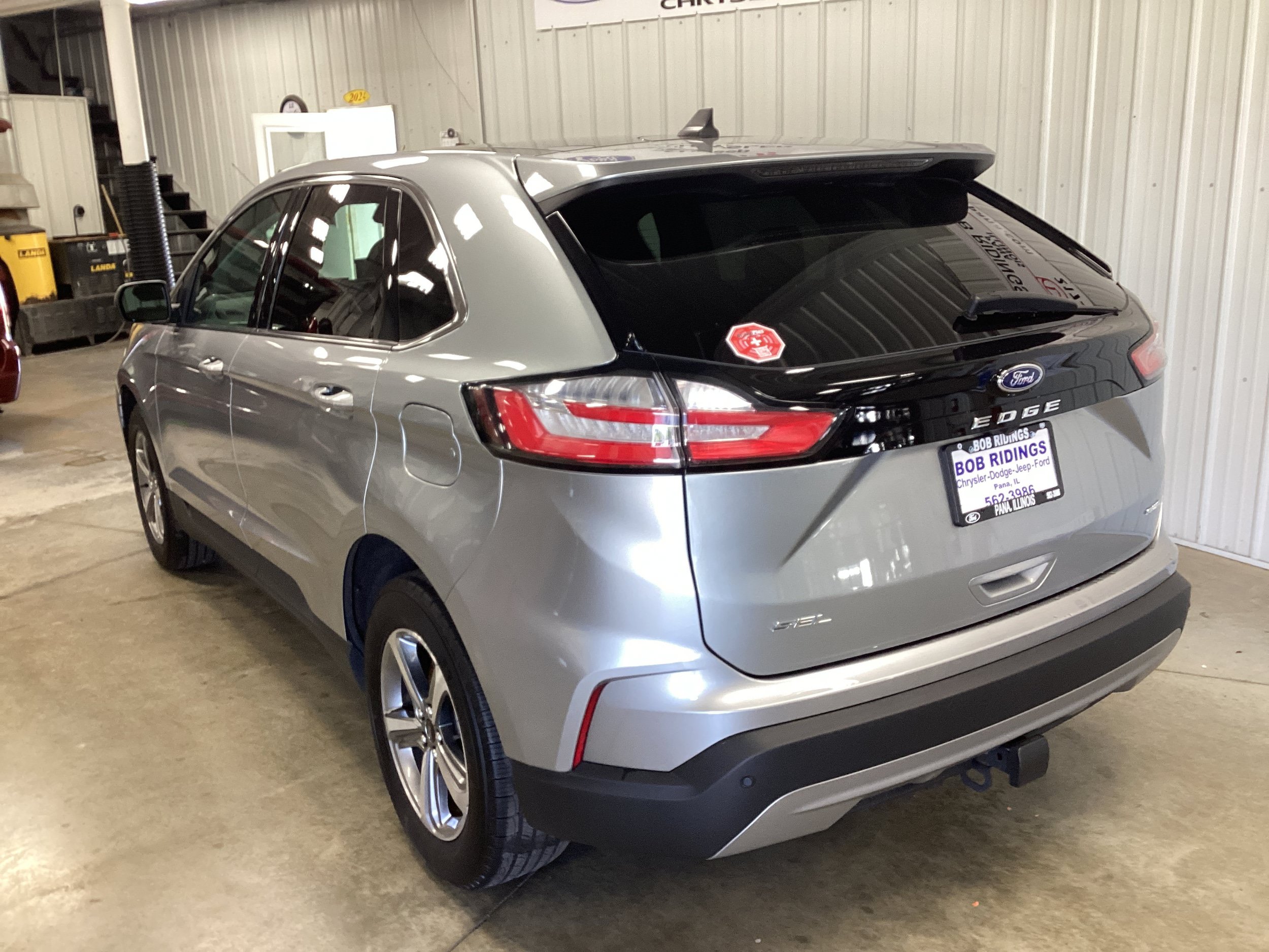 Used 2024 Ford Edge SEL w/ Convenience Package AWD/4WD image 3