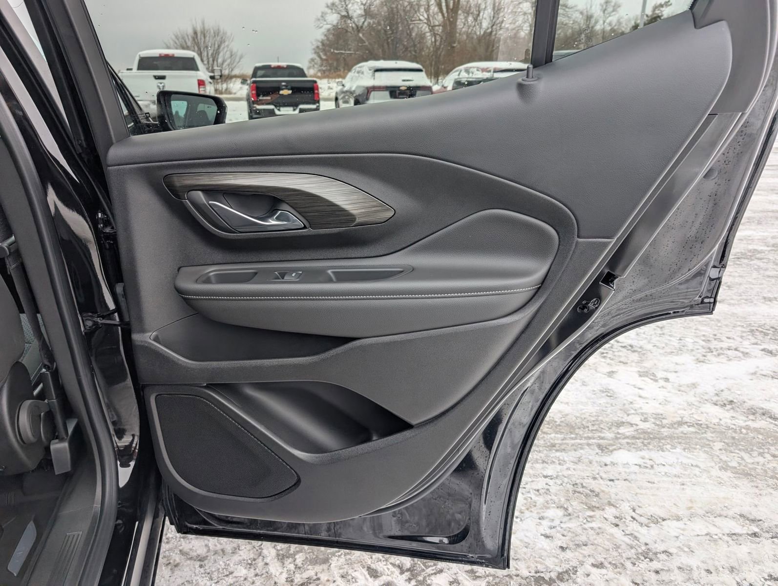 Used 2024 GMC Terrain SLE w/ Driver Convenience Package image 32