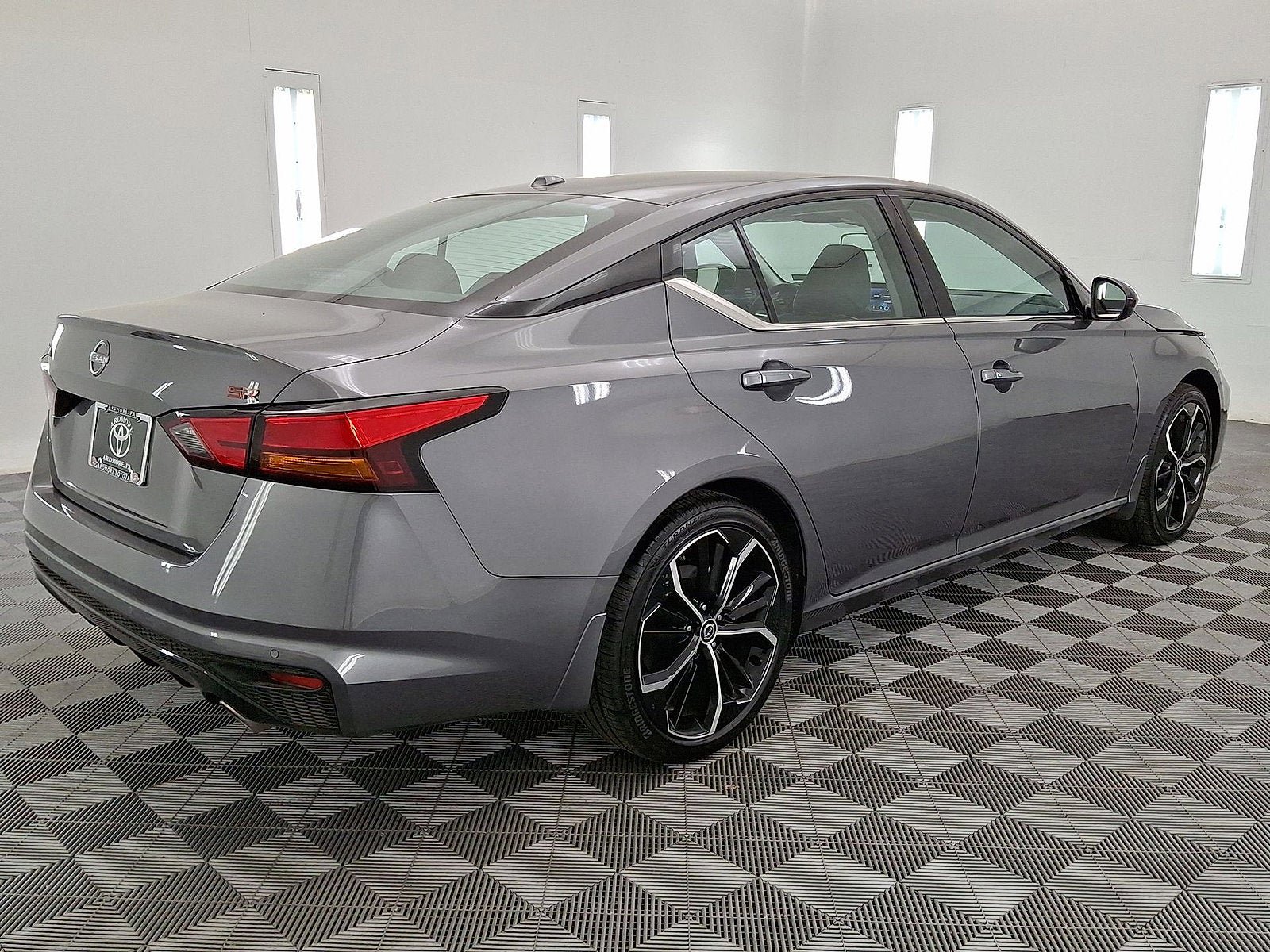 Used 2025 Nissan Altima 2.5 SR w/ SR Premium Package FWD image 25