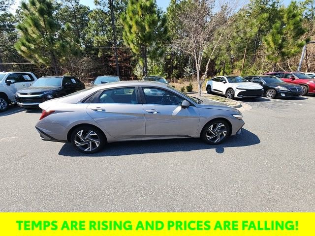 Used 2024 Hyundai Elantra Limited image 18