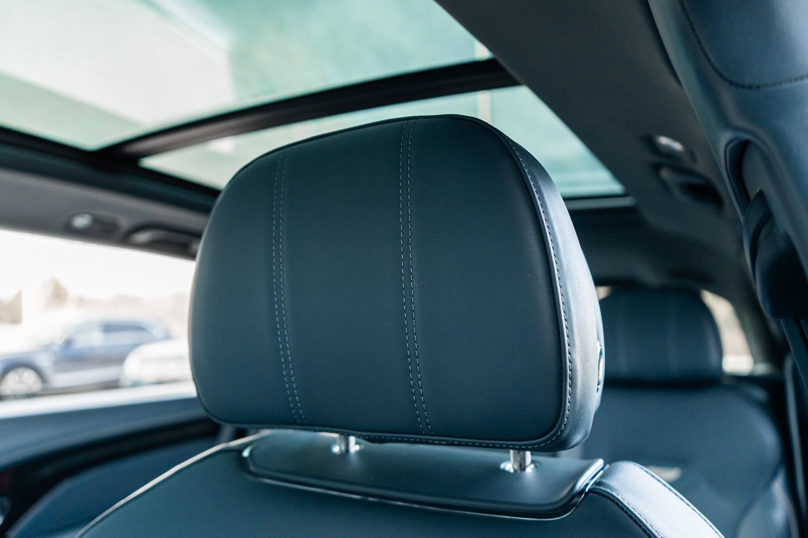 Certified 2023 Bentley Bentayga Extended Wheelbase AWD/4WD image 28