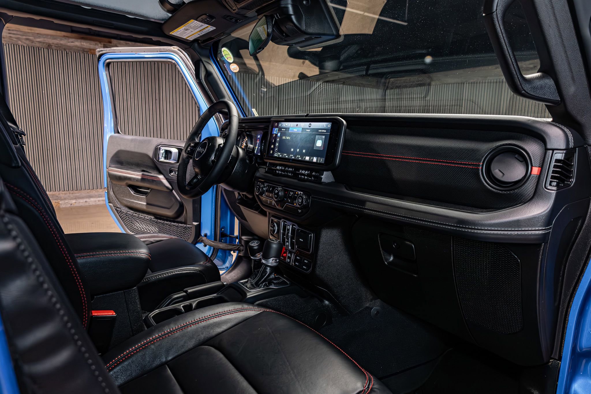 Used 2025 Jeep Wrangler Unlimited Rubicon w/ Convenience Group image 15