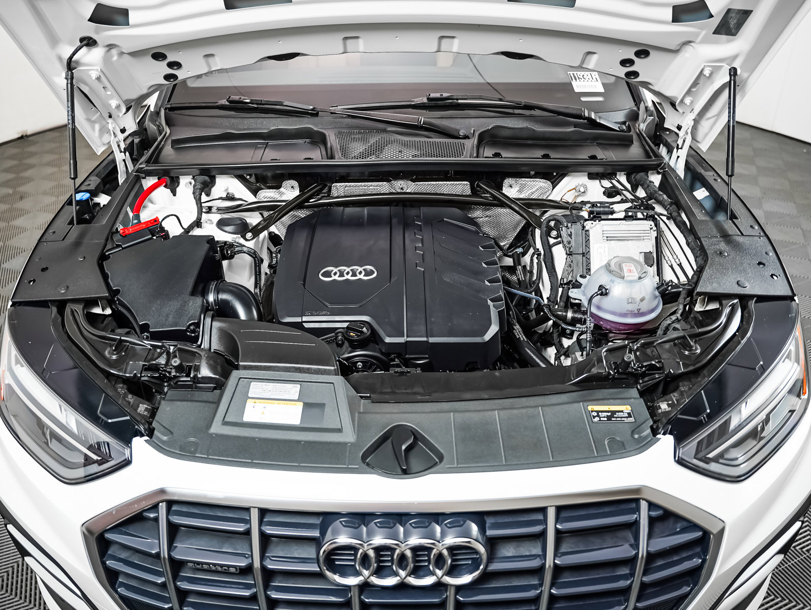 Certified 2023 Audi Q5 Premium w/ Convenience Package AWD/4WD image 4