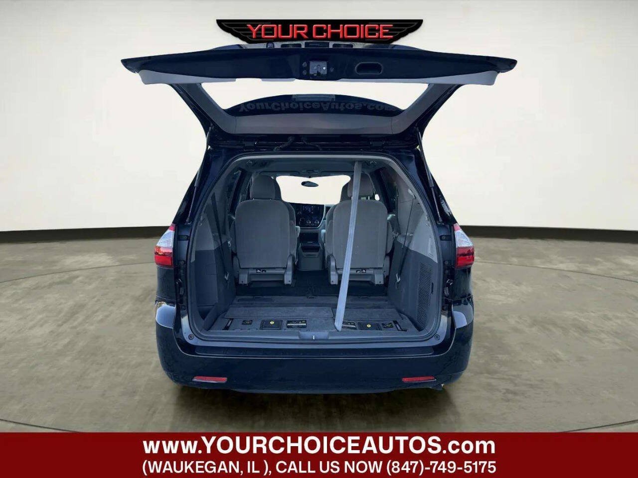 Used 2017 Toyota Sienna LE AWD/4WD image 13