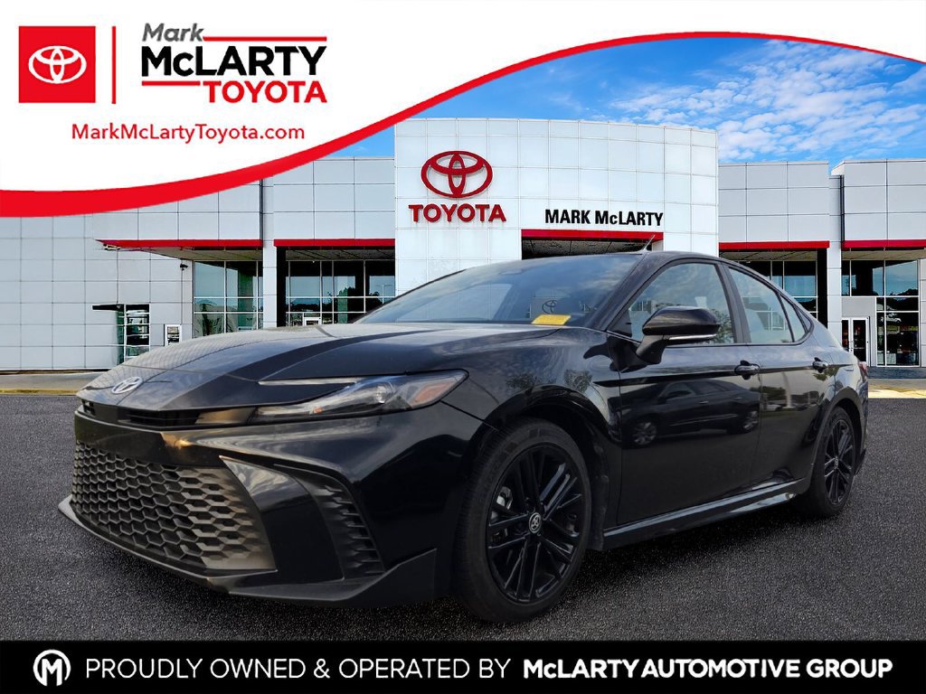 Used 2025 Toyota Camry SE FWD image 1