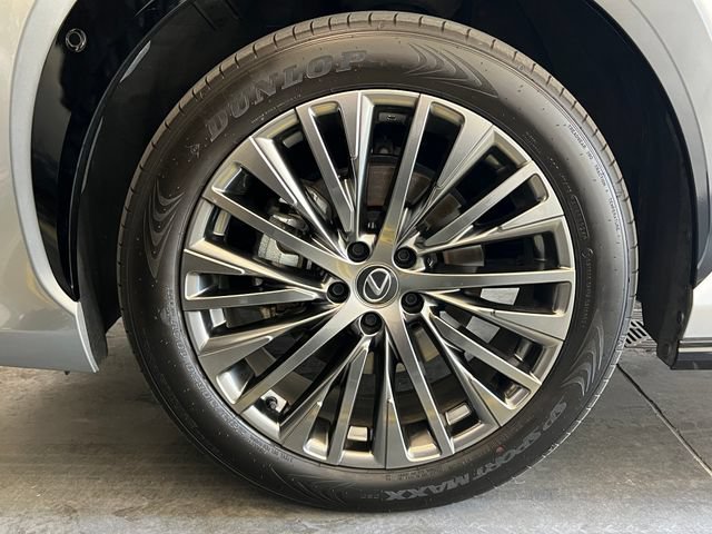 Used 2024 Lexus RZ 450e Premium AWD/4WD image 11