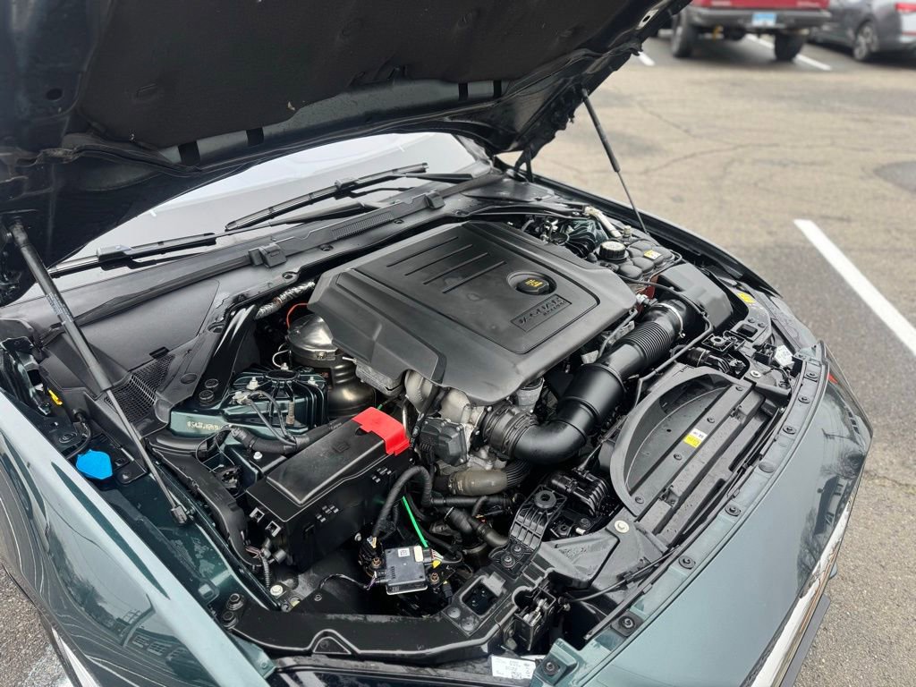 Used 2017 Jaguar XE Premium image 18