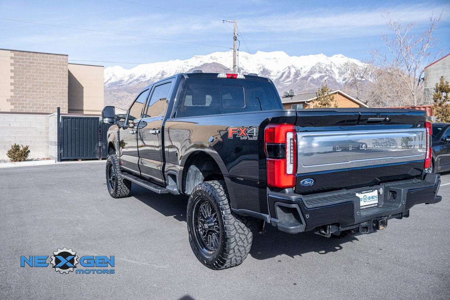 Used 2023 Ford F350 Limited w/ FX4 Off-Road Package image 5