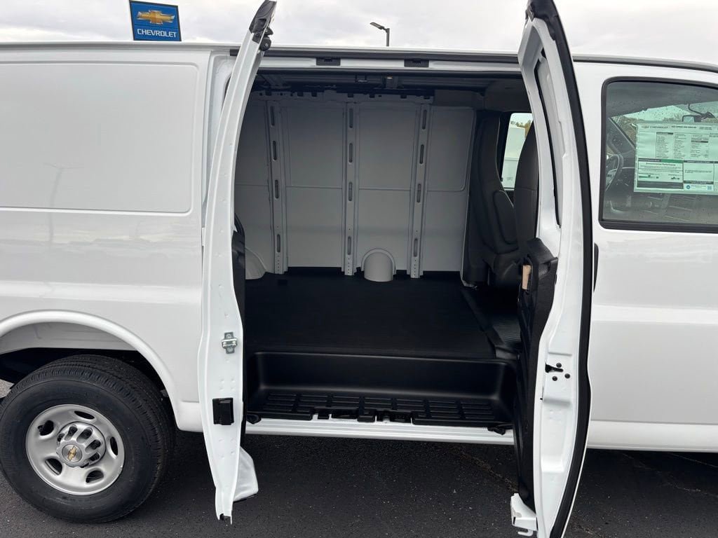 New 2025 Chevrolet Express 2500 w/ Driver Convenience Package RWD image 32