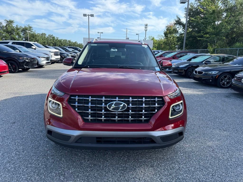 Used 2023 Hyundai Venue Limited image 2
