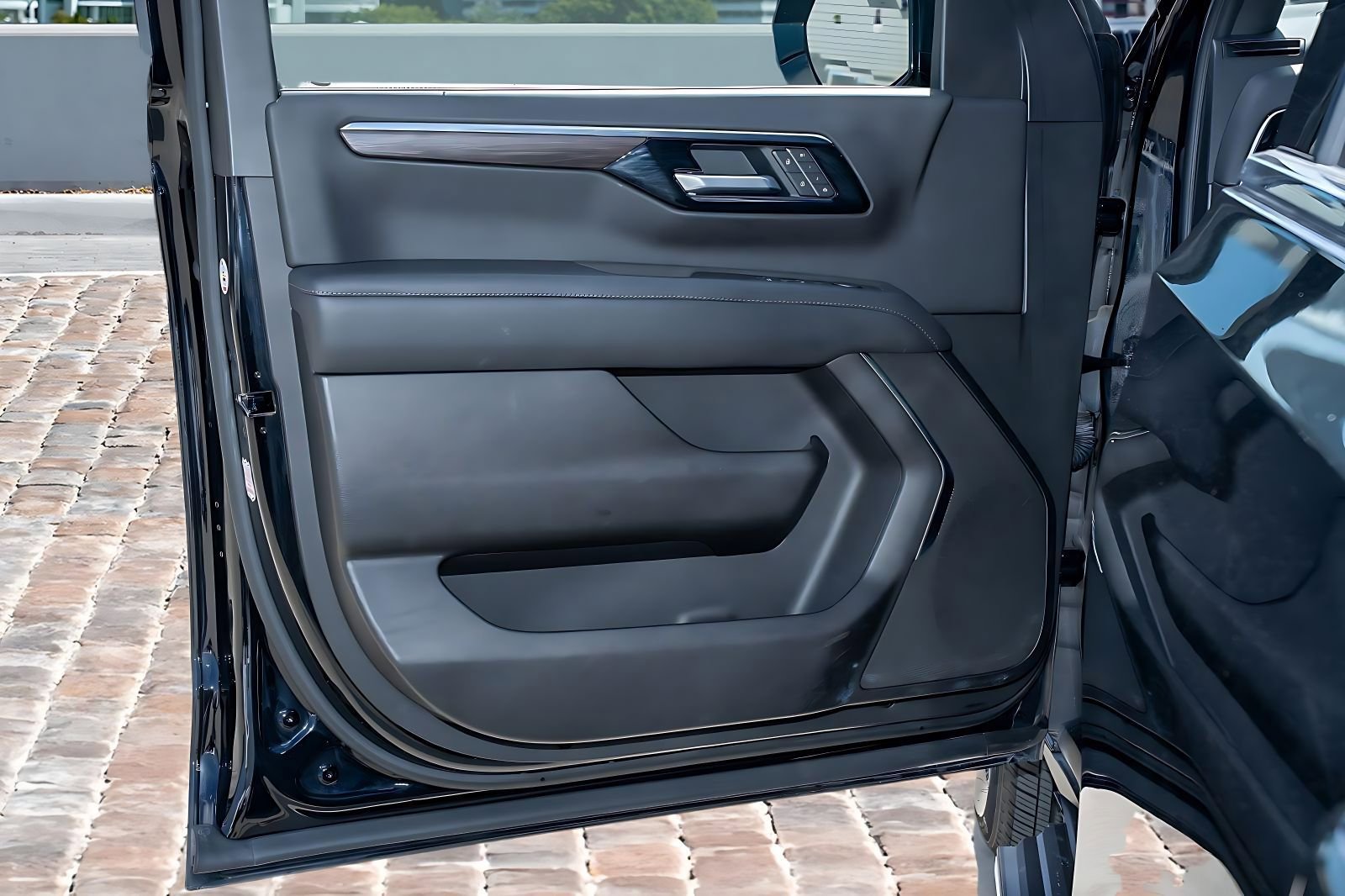 Used 2025 Chevrolet Tahoe LT image 12