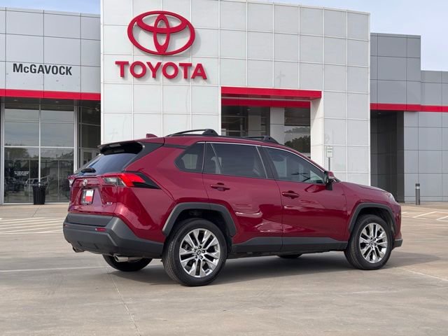 Used 2021 Toyota RAV4 XLE Premium image 2