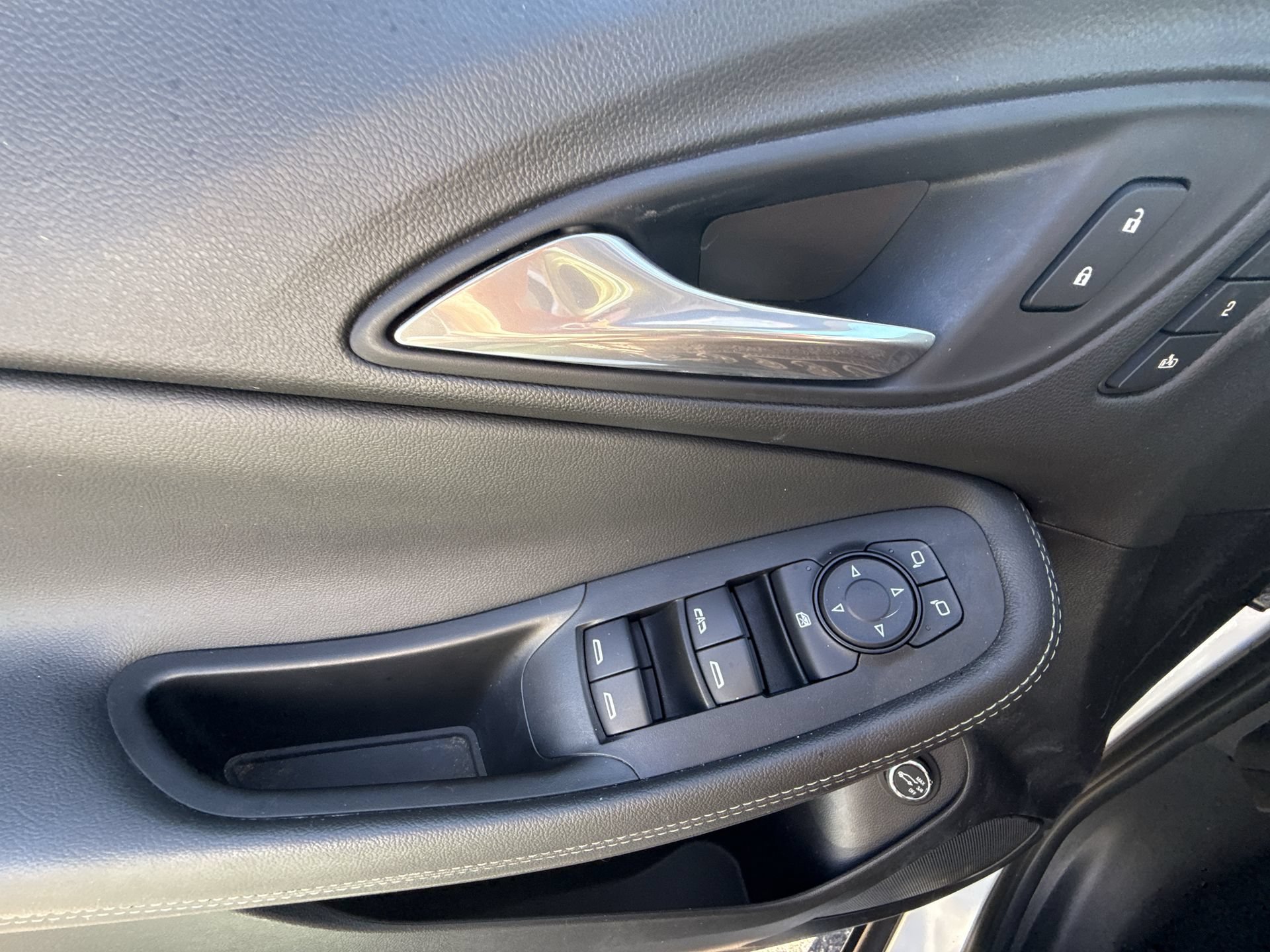 Certified 2021 Buick Encore GX Essence w/ Advanced Technology Package FWD image 30