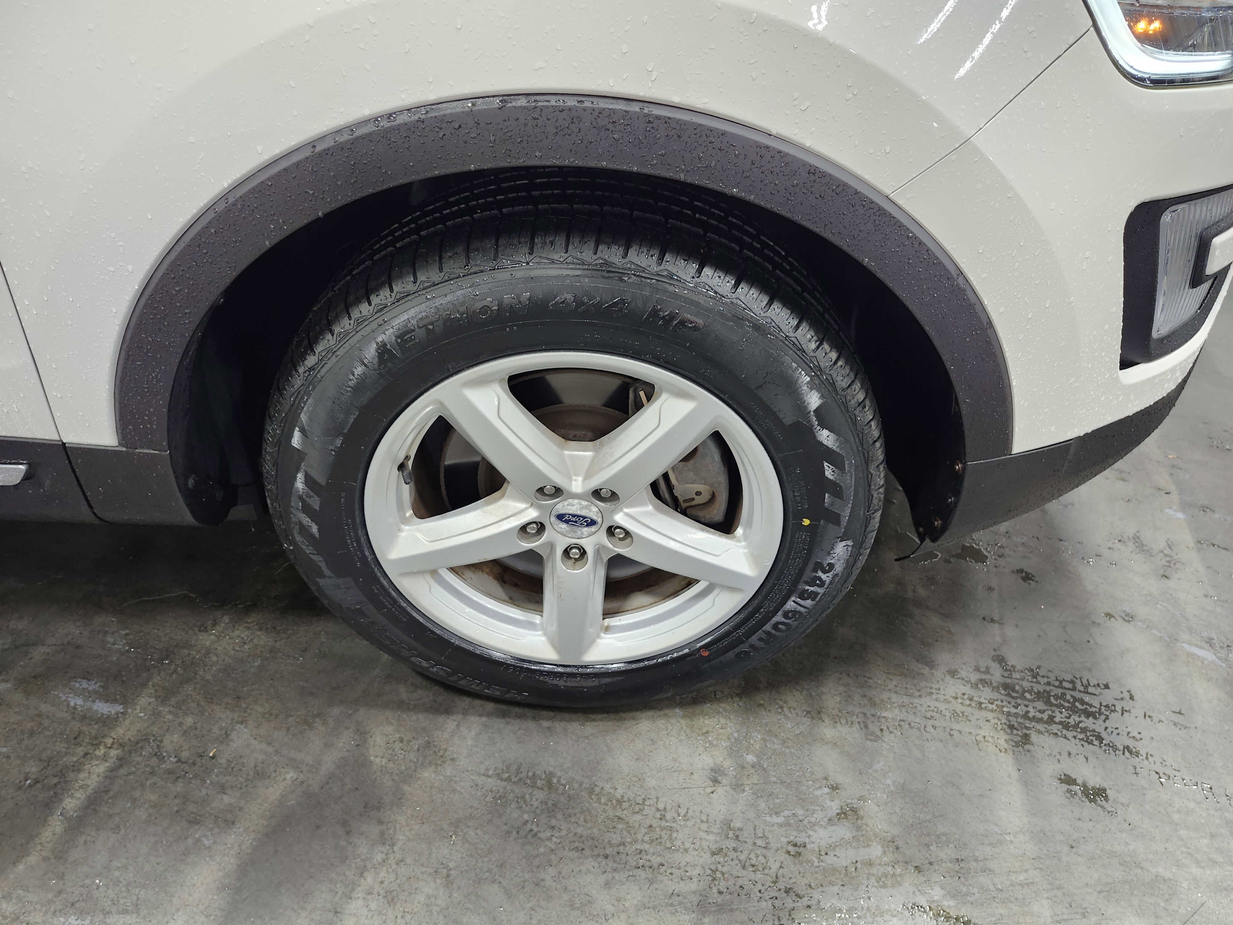 Used 2017 Ford Explorer XLT w/ Equipment Group 202A FWD image 9