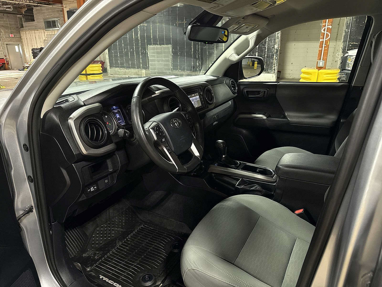 Used 2019 Toyota Tacoma SR5 AWD/4WD image 29