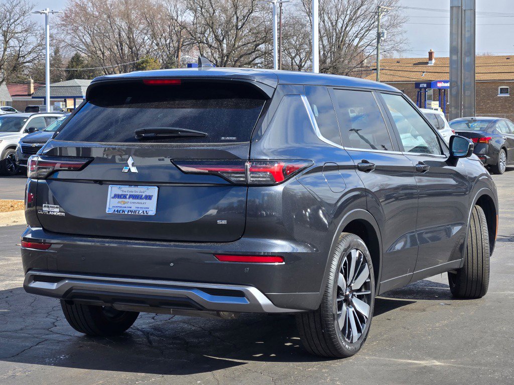 Used 2025 Mitsubishi Outlander SE image 11