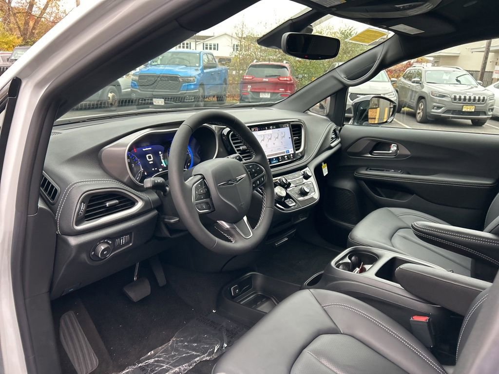 New 2026 Chrysler Pacifica Select image 44