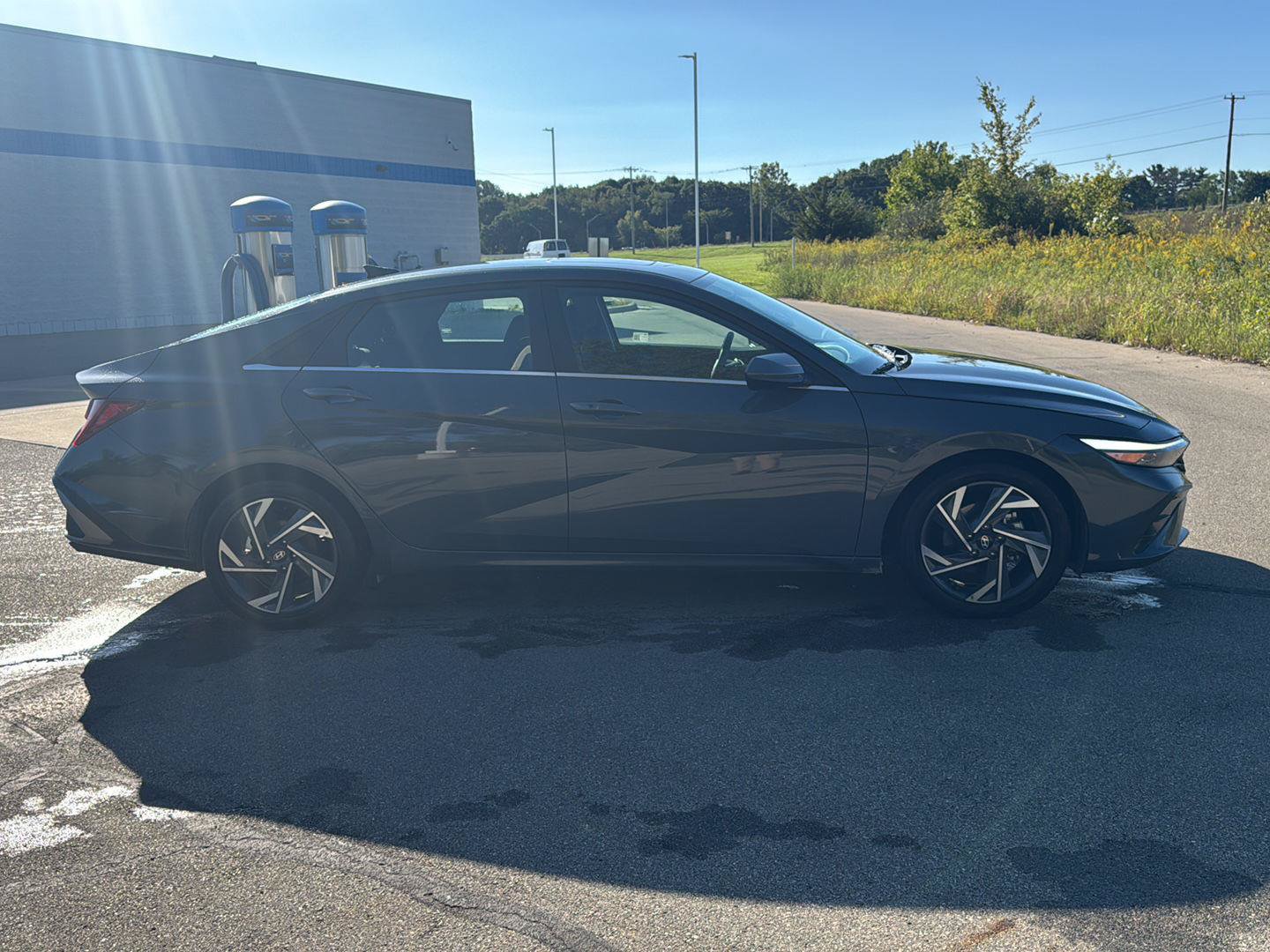 Used 2025 Hyundai Elantra SEL FWD image 6