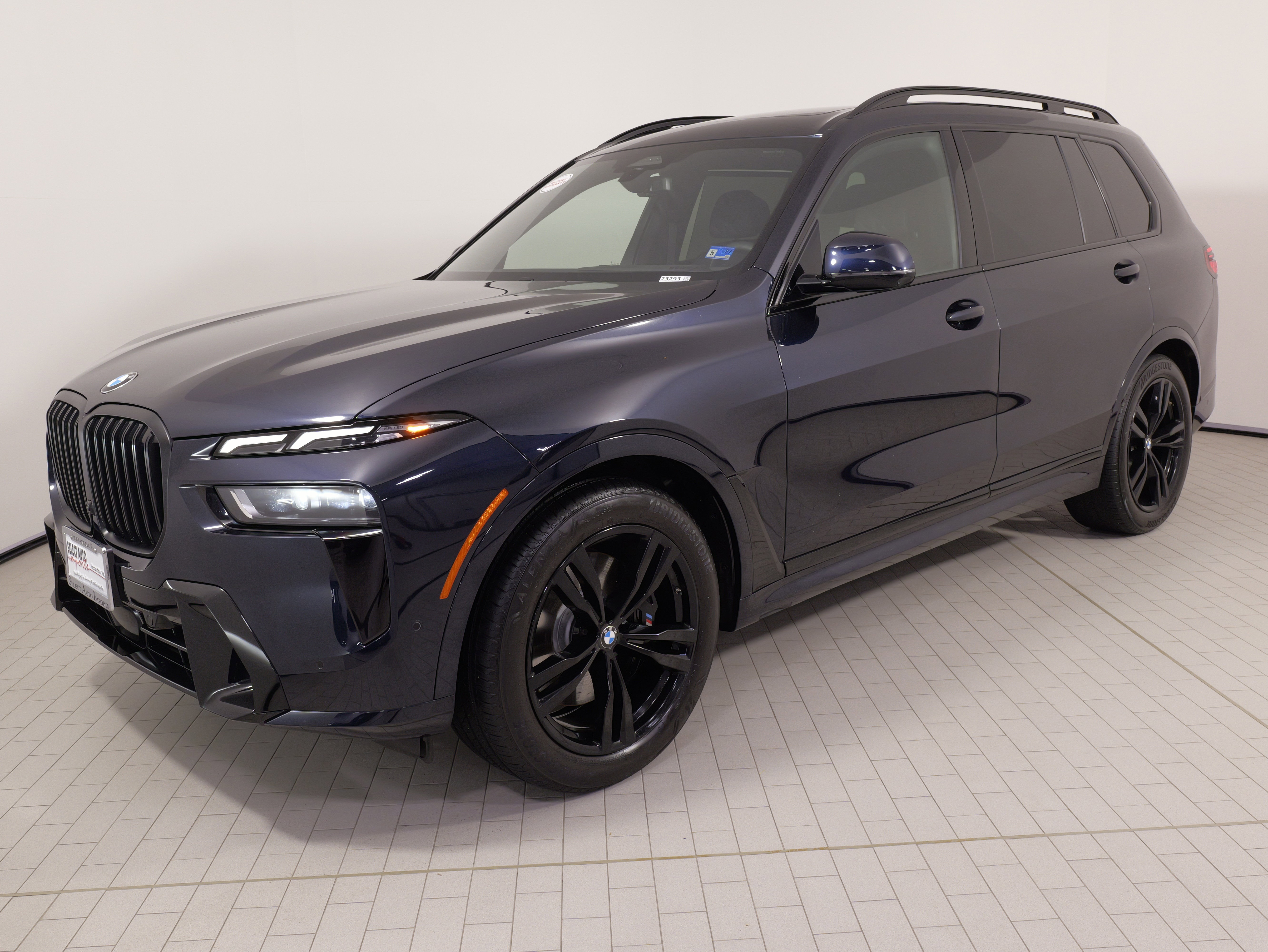 Used 2025 BMW X7 xDrive40i w/ Executive Package AWD/4WD image 3