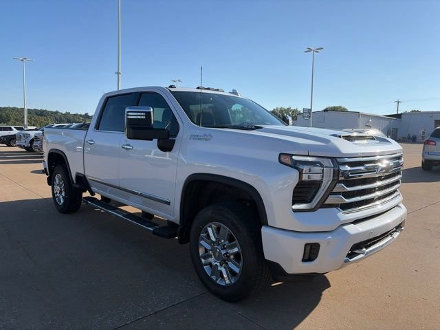 Used 2024 Chevrolet Silverado 2500 High Country w/ High Country Premium Package AWD/4WD image 2