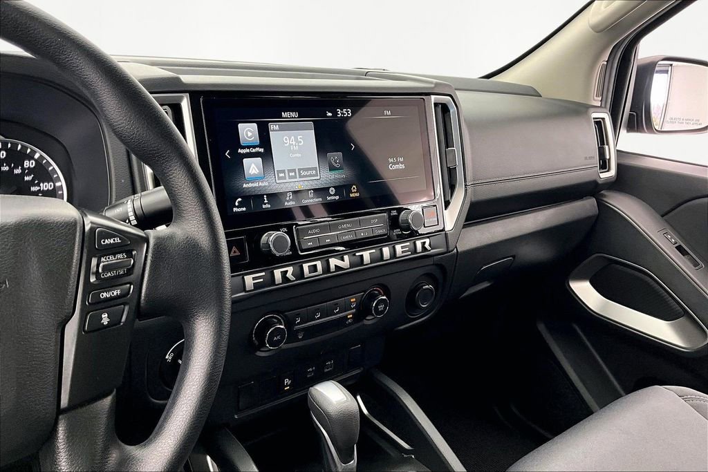Used 2025 Nissan Frontier SV image 6