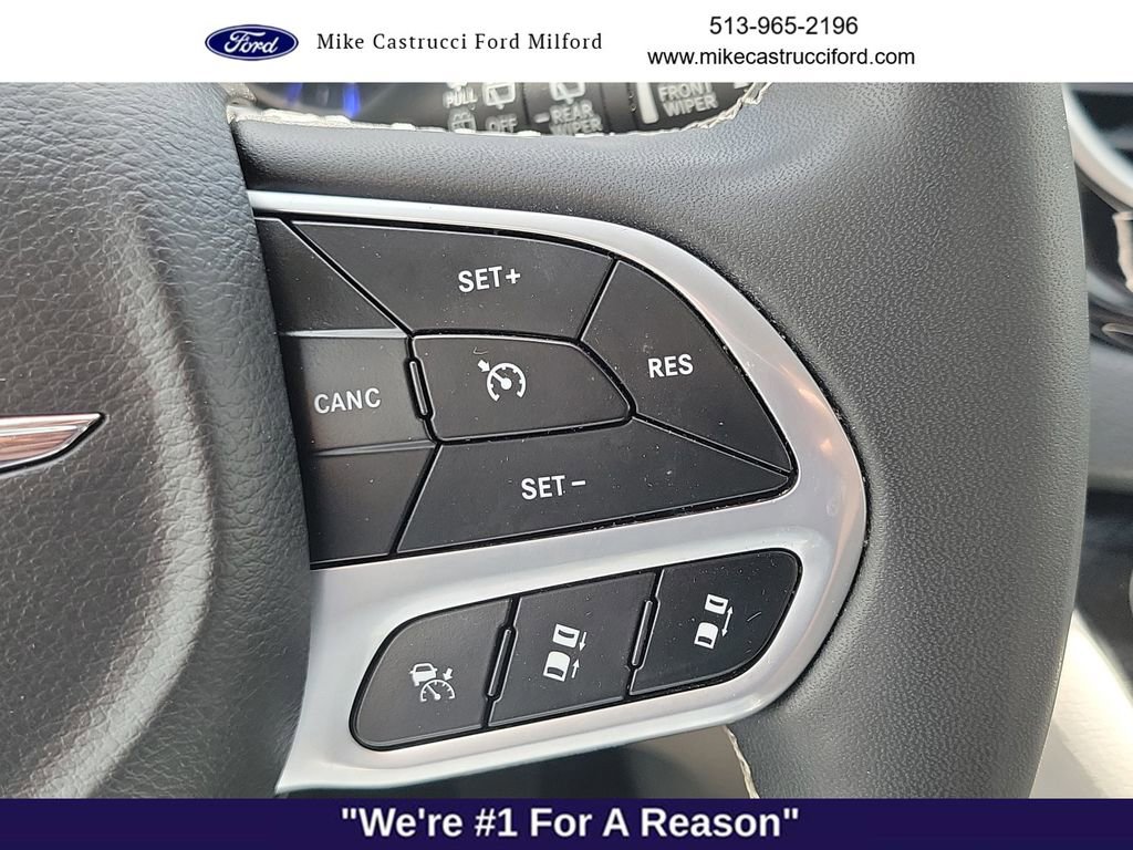 Used 2023 Chrysler Pacifica Touring-L FWD image 14