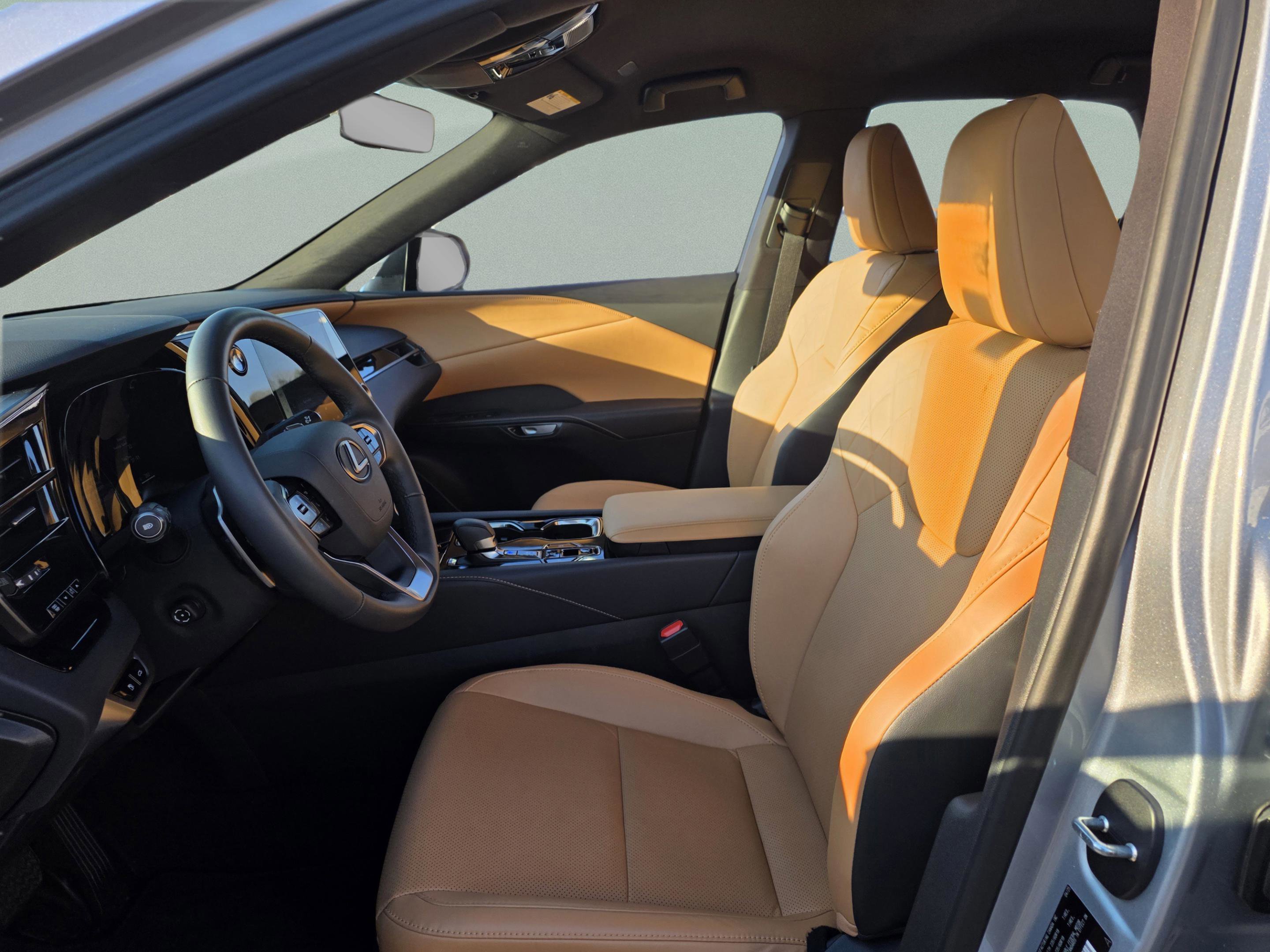 Used 2025 Lexus RX 350 FWD w/ Technology Package image 9