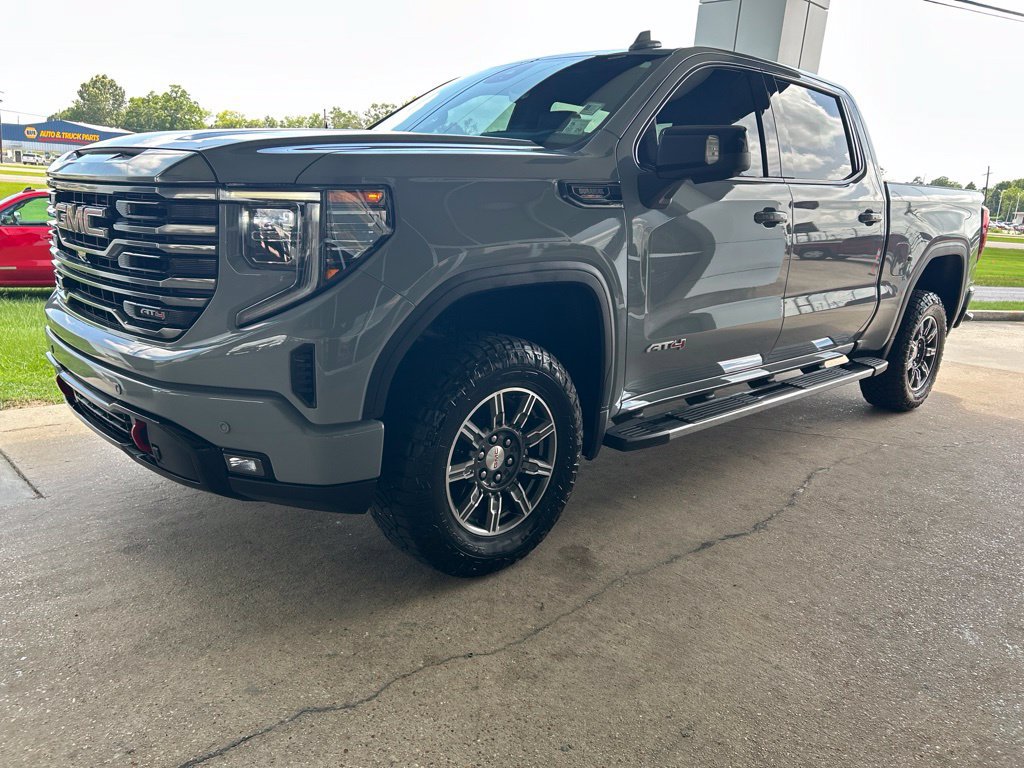 Used 2024 GMC Sierra 1500 AT4 w/ Technology Package AWD/4WD image 4